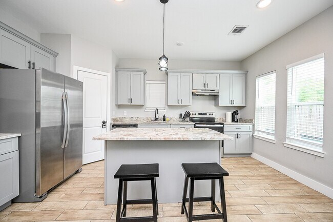 Building Photo - 5007 Briscoe St