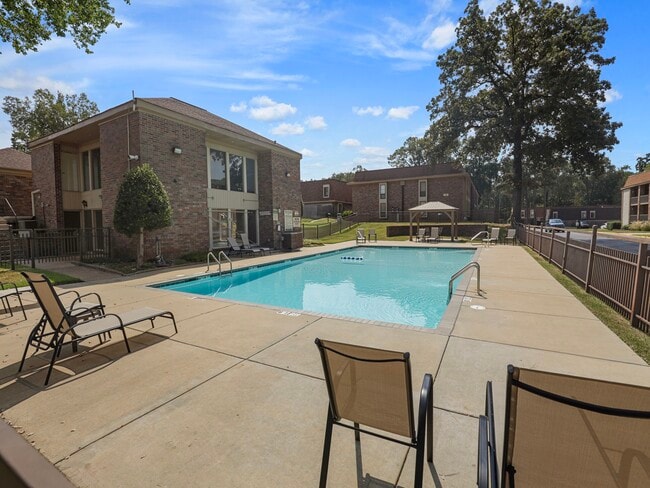 Building Photo - 6586 Poplar Woods Cir S