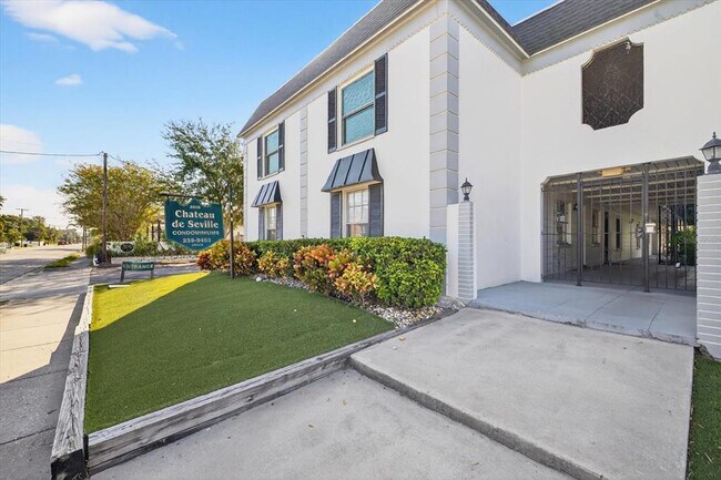 Building Photo - 2808 W Azeele St