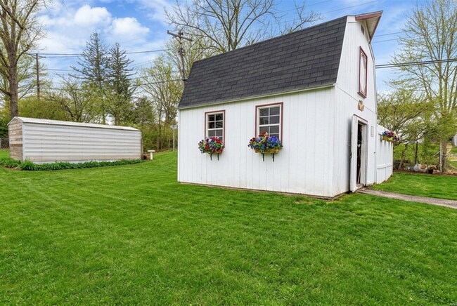 Building Photo - Fantastic 3bd/2ba home! Coming soon!