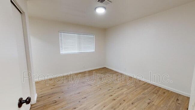 Building Photo - 2061 Rosamond Ave