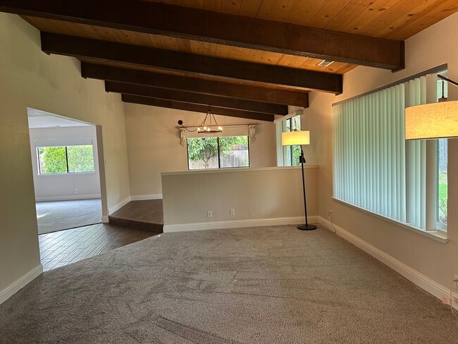 Building Photo - Beautifully maintained home in a peaceful setting