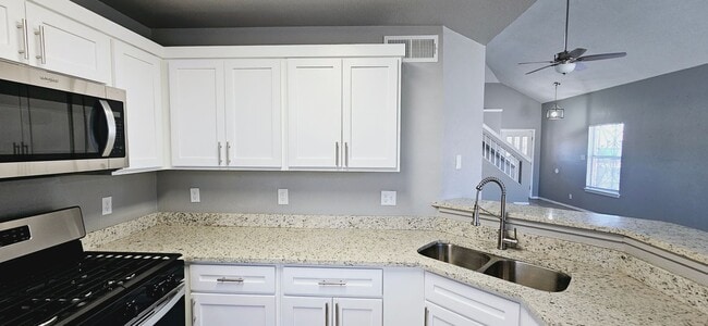 Building Photo - Charming 3 bedroom, 2 bath home in East El Paso!