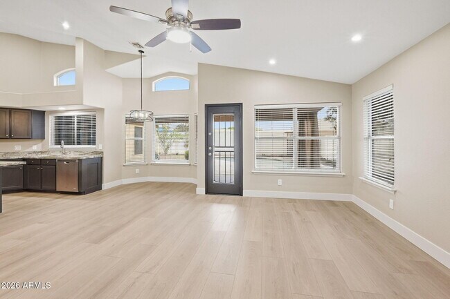 Building Photo - 9941 W Tonopah Dr