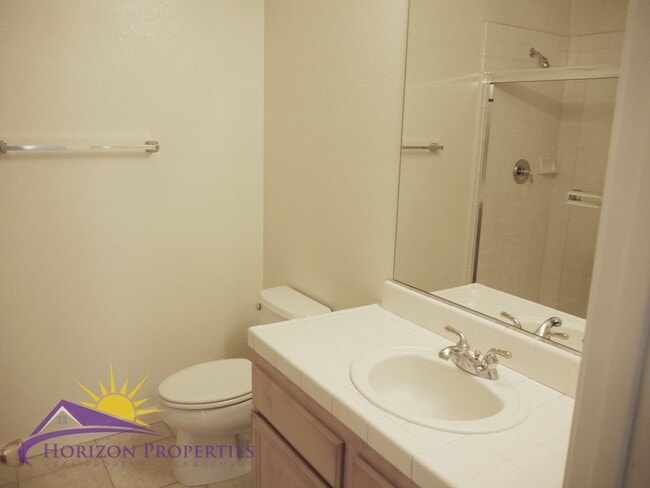 Building Photo - Spacious 5 Bed 3 Bath 2,500 Sq. Ft. Northpointe Park Village Home in Natomas