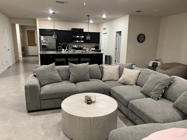 Building Photo - 432 Noble Dr