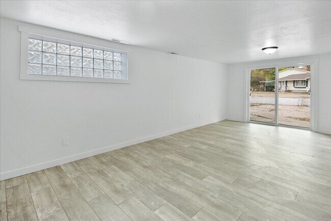 Building Photo - 205 40th St