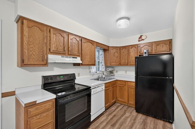 Building Photo - 8 Cypress Dr