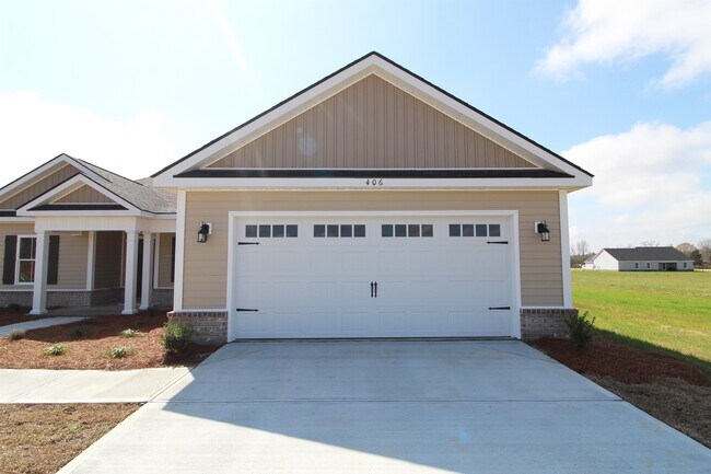 Building Photo - 6083 Forest Dr