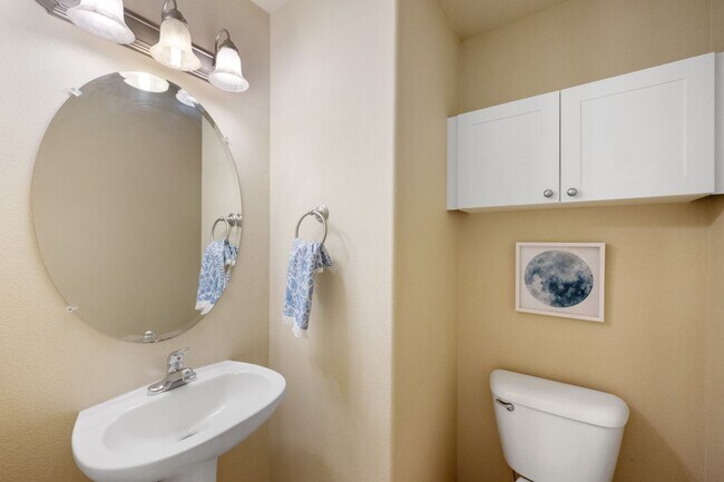 Building Photo - Cathedral Park Townhouse with BRAND-NEW Central A/C & Heat – 3 Bed, 2.5 Bath!