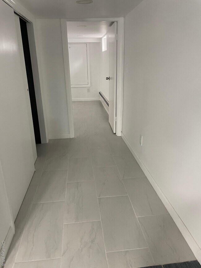 Building Photo - 2754 Homan Pl