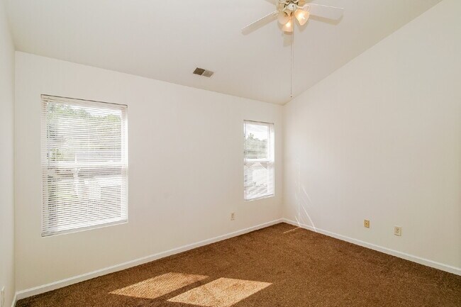 Building Photo - 734 Aberdeen Glen Pl