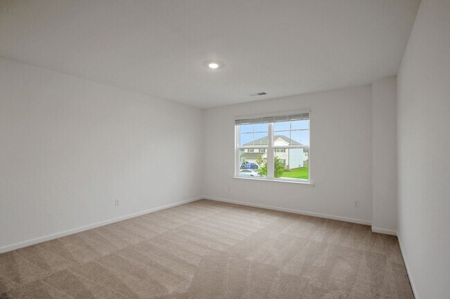 Building Photo - Stunning 4BR House in Hampton