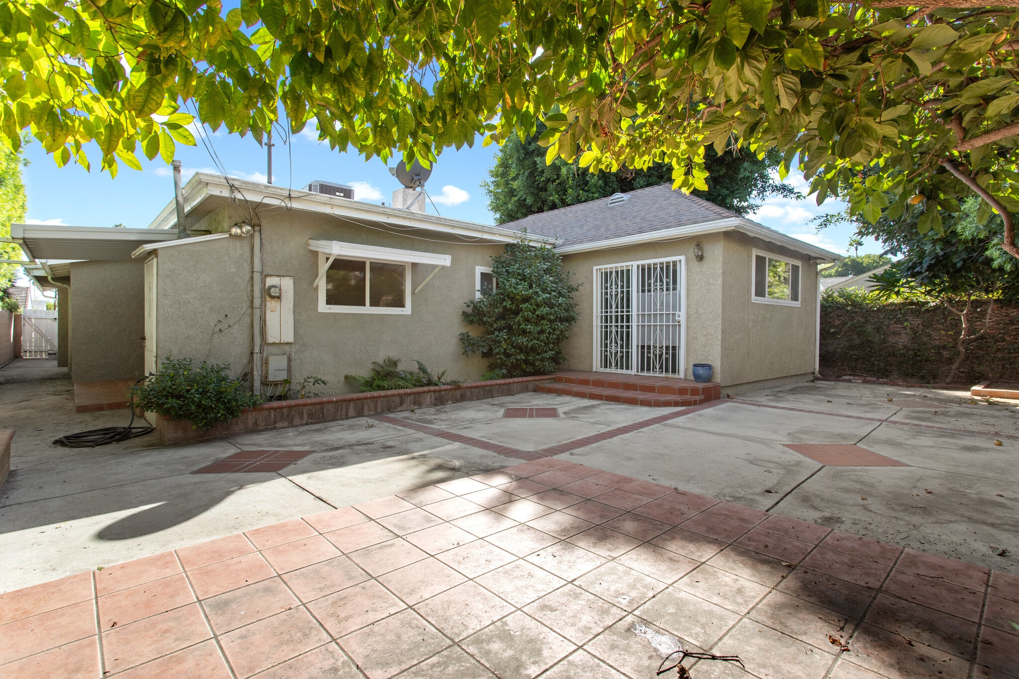 Building Photo - 11953 Collins St