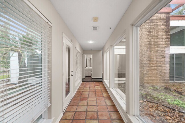 Building Photo - 11910 Pebble Rock Dr