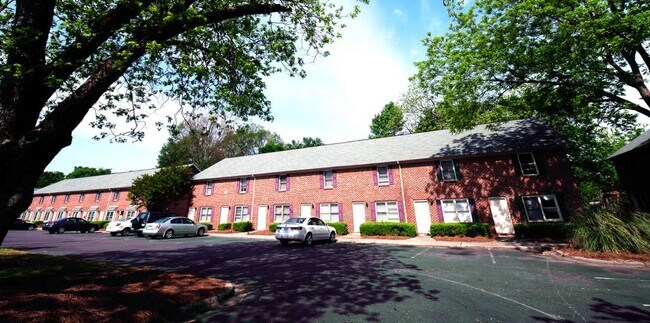 Building Photo - Courtyard Townhomes