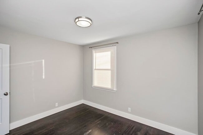 Building Photo - 2129 Crystal Dr