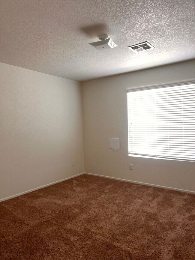 Building Photo - Desert Sands