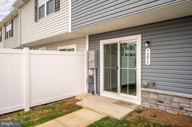 Building Photo - 7233 Statesman Blvd