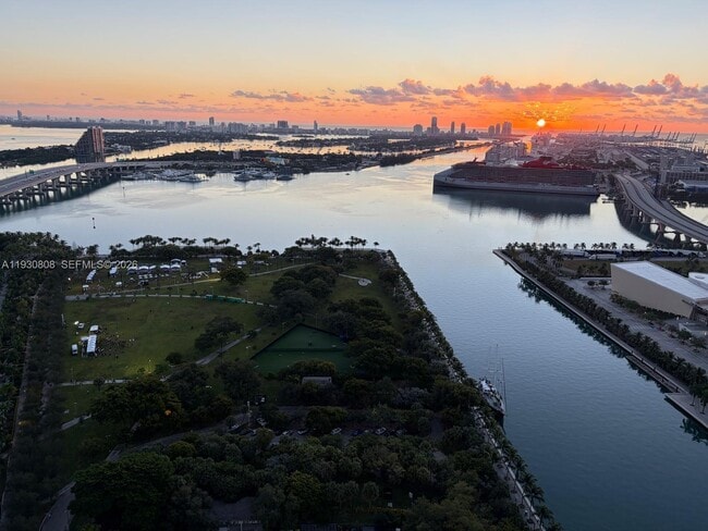 Building Photo - 900 Biscayne Blvd