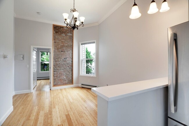 Building Photo - 132 Lincoln St