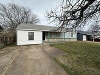 Building Photo - 3813 SE 27th St