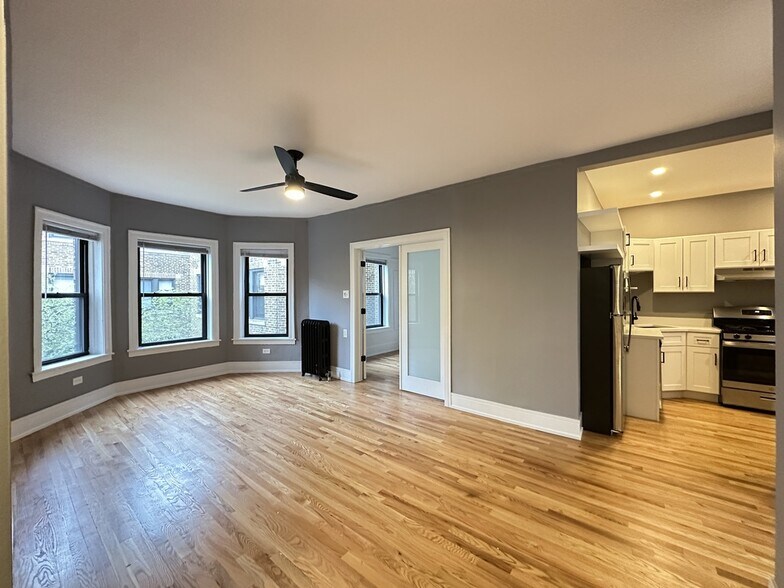 Building Photo - 639 W Cornelia Ave