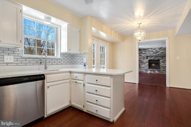 Building Photo - 817 Falcon Dr