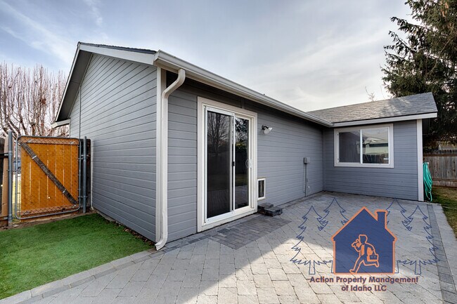 Building Photo - 1393 Caterpillar Ave N