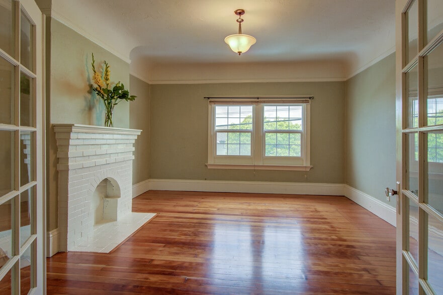 Living room - 601 63rd St