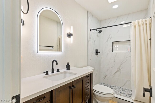 Building Photo - 4045 W Mardon Ave