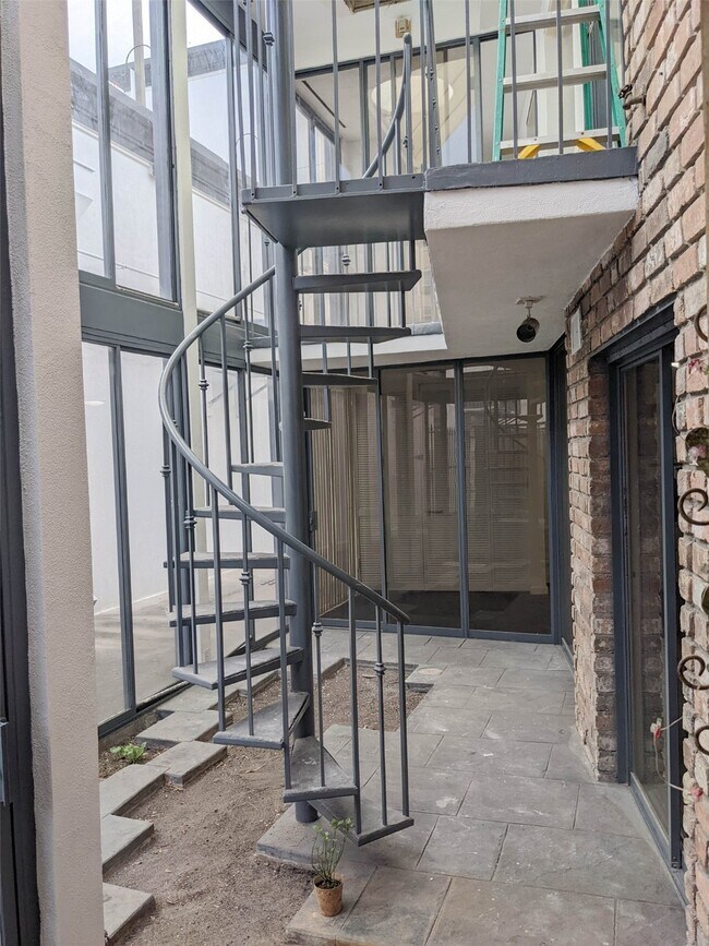 Building Photo - 3108 Vossdale Rd