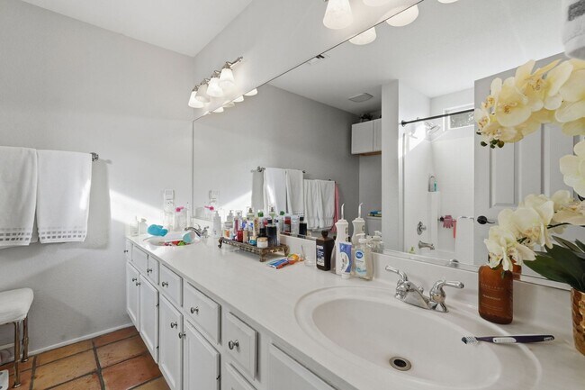 Building Photo - FURNISHED 2 Bedrooms plus den/loft & Private Pool