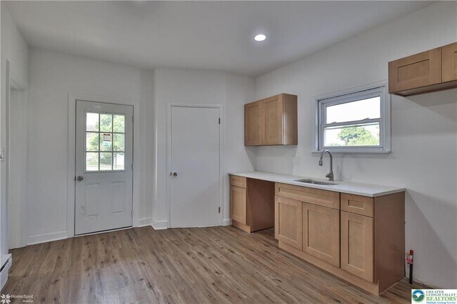 Building Photo - 1660 Main St