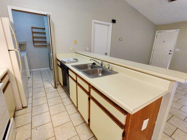 Building Photo - 905 Tomahawk Ct