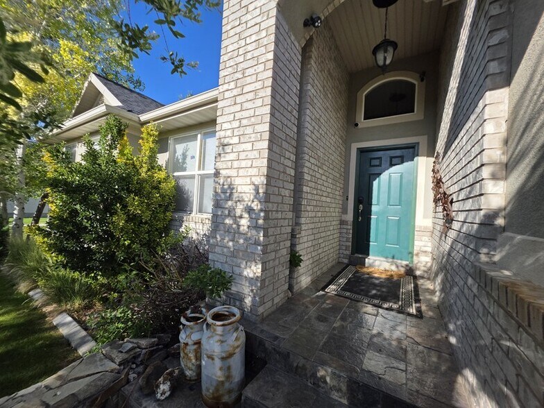Building Photo - 5672 Ketch Ln