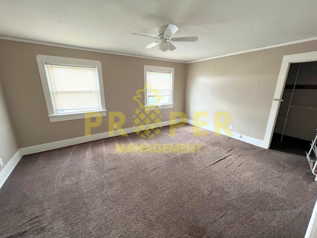 Building Photo - 2 bedrooms 1 bathroom house