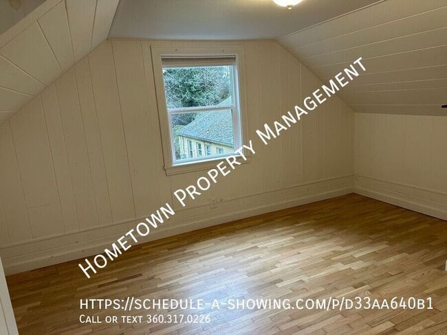 Building Photo - 912 Carlyon Ave SE