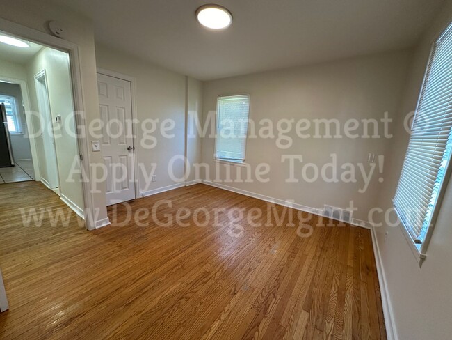 Building Photo - Gorgeous Spacious 4 Bedroom 1.5 Bath Singl...