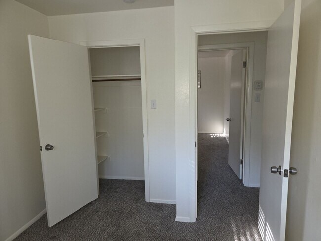 Building Photo - LO808-Sarver