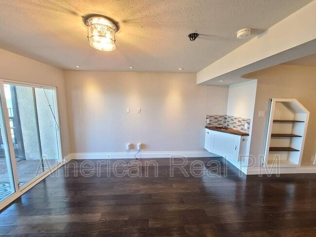 Building Photo - 3818 Mediterranean St