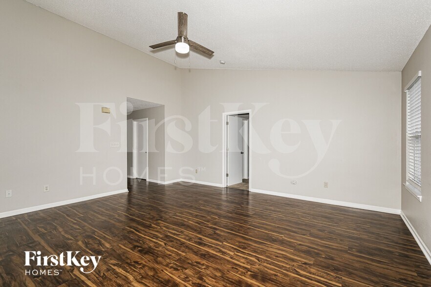 Building Photo - 9762 Trail Dr