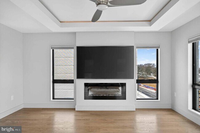 Building Photo - 911 S Oak St