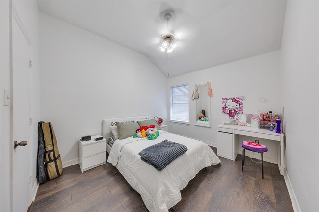 Building Photo - 15110 Diamond Way