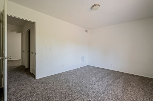 Building Photo - 5869 N 59th Dr
