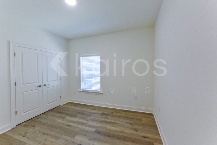 Building Photo - 7936 S Hendrick Dr