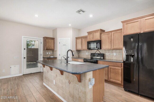 Building Photo - 11137 E Sonrisa Ave