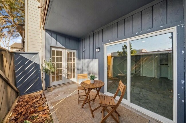 Building Photo - 9009 Richmond Ave.