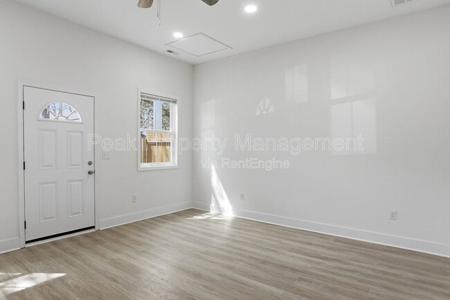 Building Photo - 3014 Parkwood Ave