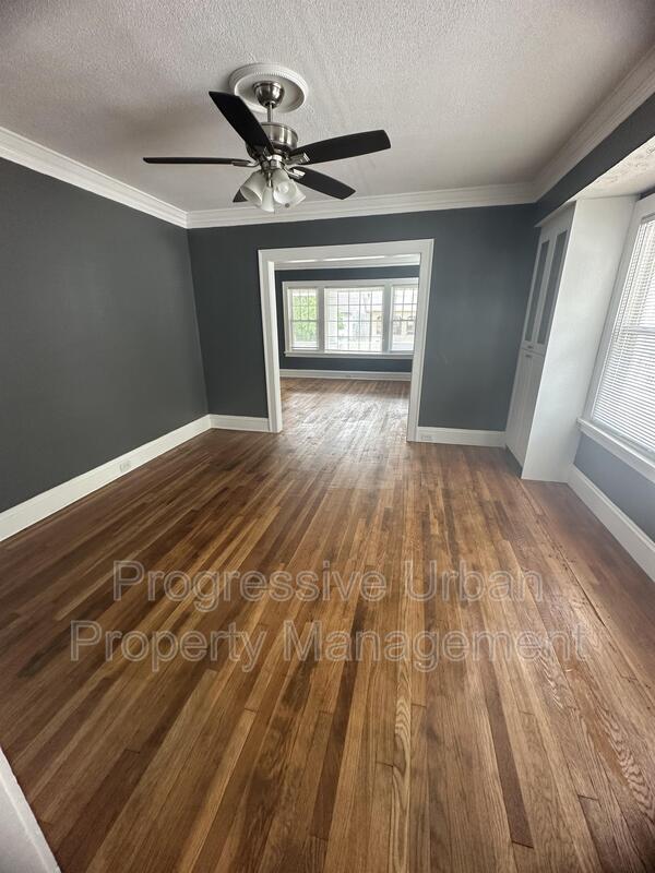 Building Photo - 1337 W 106th St